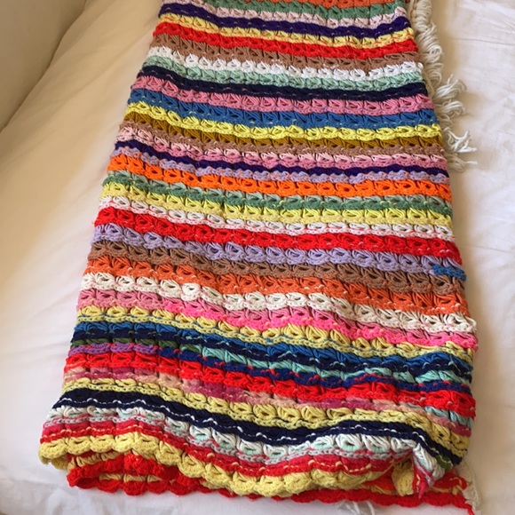 Vintage Granny Roseanne Style Knit Vibrant Afghan - Picture 2 of 5
